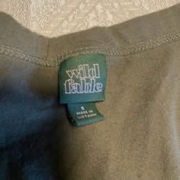 bundle lot for 3 women's cropped t-shirt tops - Picture 7 of 7